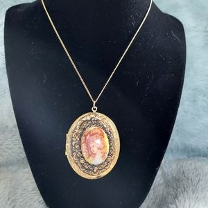Vintage Locket Goldtone with Matching 16" chain with 2" extender